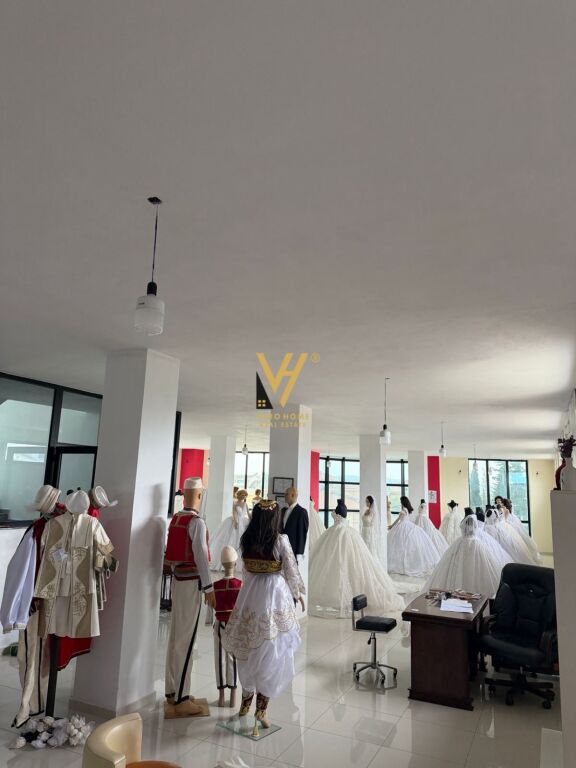 JEPET GODINE 1.400 M2 ME QERA NE KAVAJE 5.000 EURO