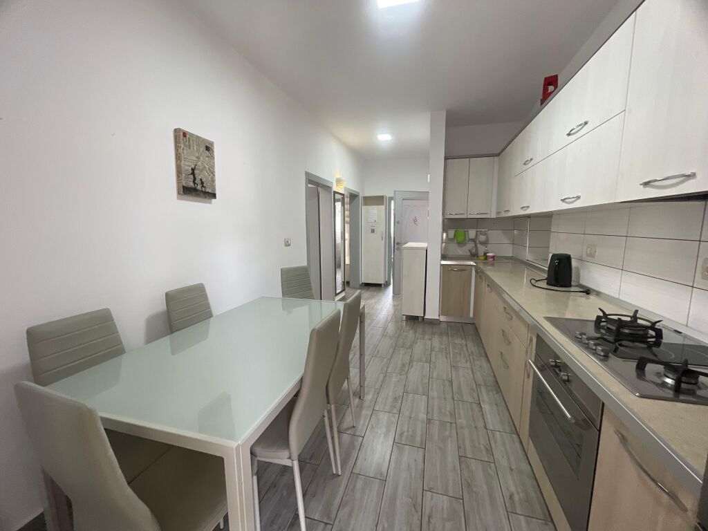 Shitet Apartament 1+1+ kuzhine e vecuar + 2 ballkone