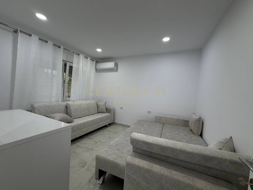 Apartament 2+1 me qira te Pediatria, në Rrugën Kongresi i Manastirit.
