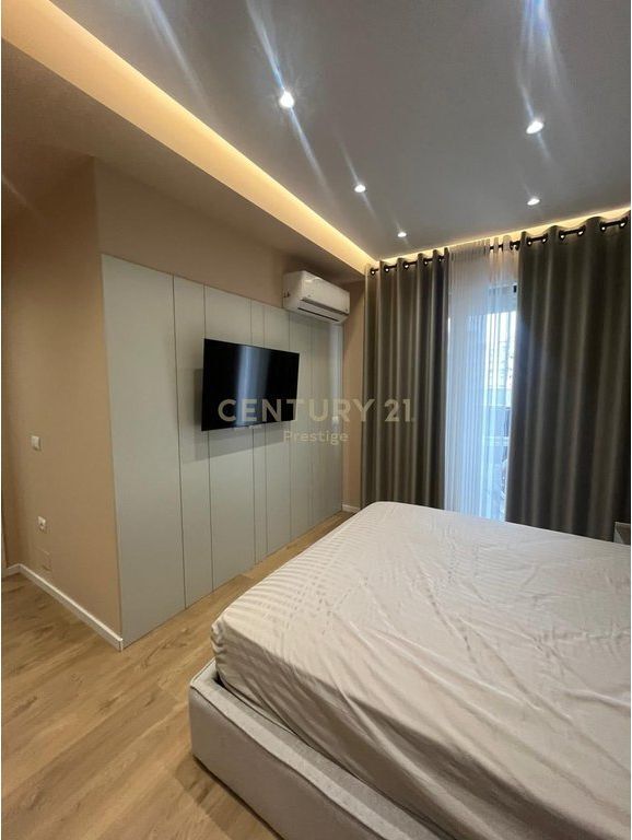 APARTAMENT 2+1+2+POST PARKIMI NE SHITJE, RRUGA E DURRSIT!