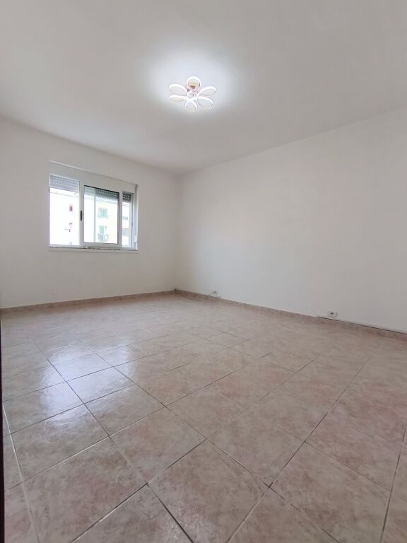 Apartament 2+1 me Qera – Zona e Stadiumit