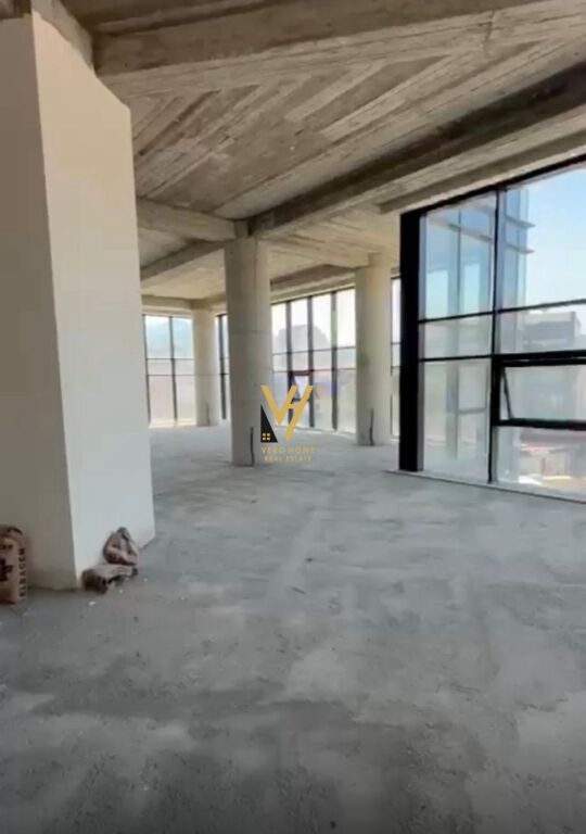 LOCALE COMMERCIALE 326 M2 IN AFFITTO A ELBASAN 2.200 EURO