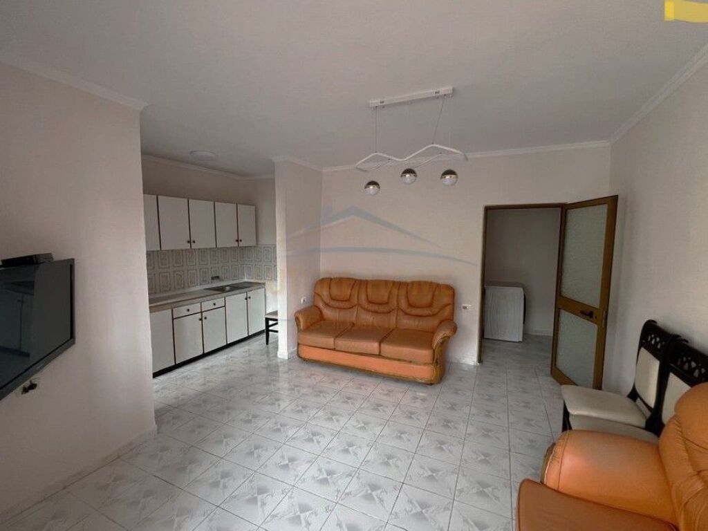 Vendesi in vendita 1+1 in Ali Dem