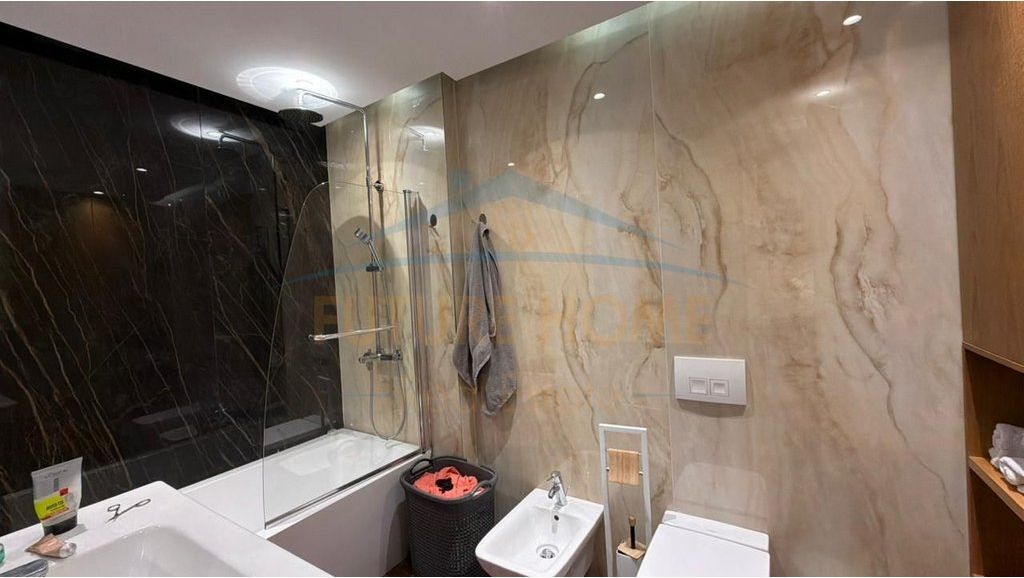 Appartamento 3+1+2+2 posti auto in vendita Via Elbasan