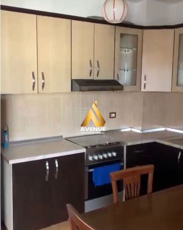 Appartamento 2+1 in affitto – Vicino a 21 Dhjetori, Via Shefqet Musaraj Tirana