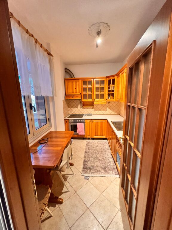 Bllok - Shitet 3+1 + Verandë