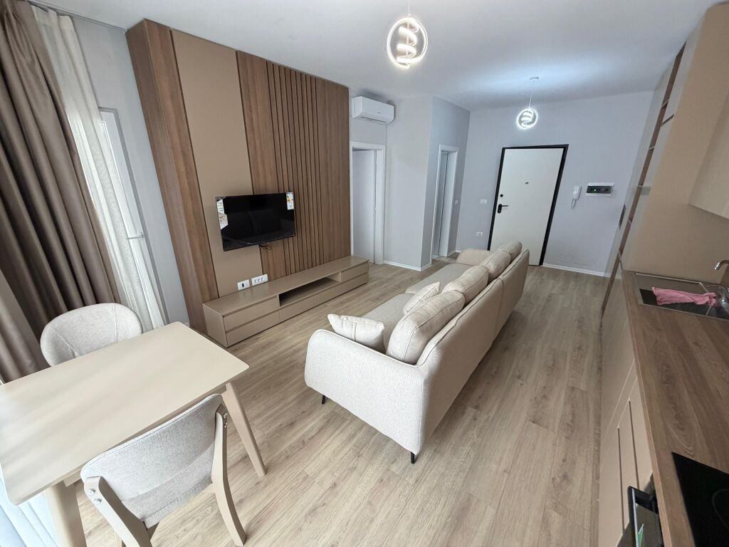 Jepet me qira apartament 1+1 te Zogu i Zi, ne kompleks te ri.  📍 Kati 5 me ashensor 🏡 I pabanuar me pare 💶 Cmimi: 65.000 leke /muaj  