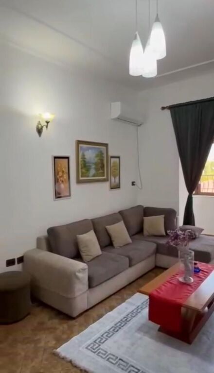 Jepet me qera Apartamenti 1+1 Bulevardi Bajram Curri ,pallatet Agimi ( kafe Roma) Bllok 600 euro