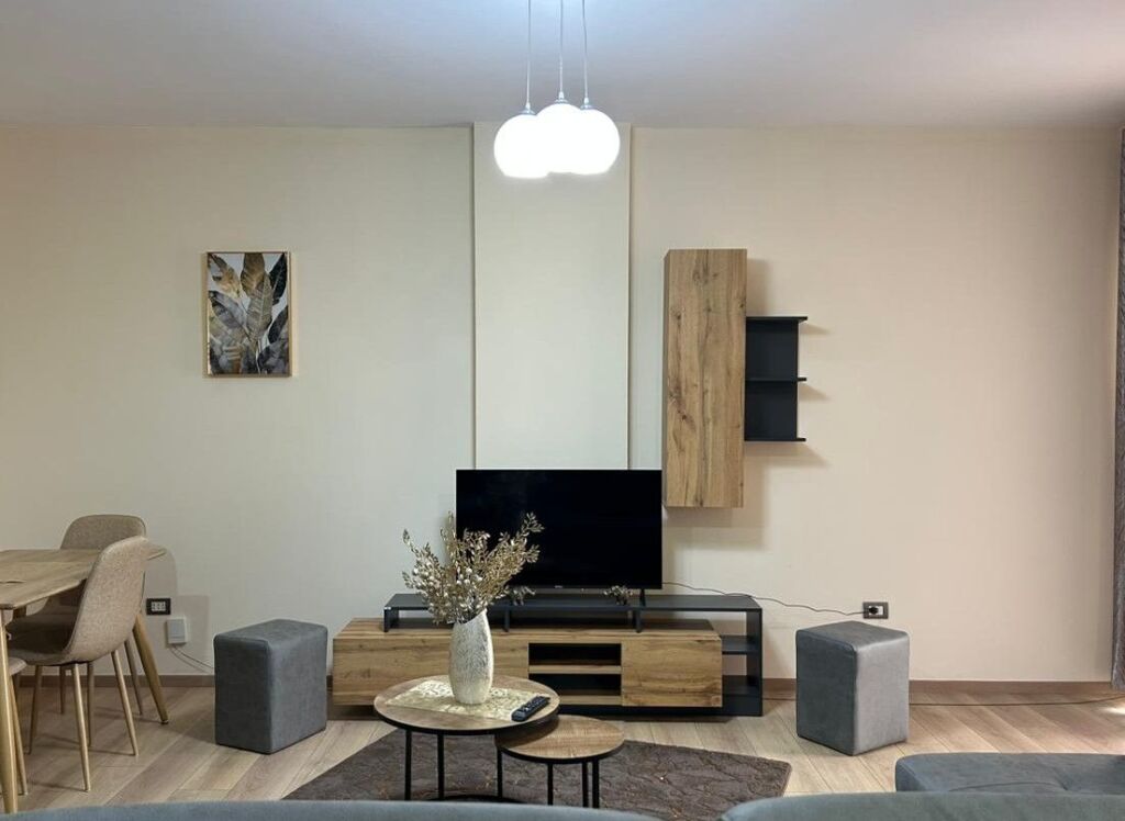 SHTËPI ME QERA – RRUGA E KAVAJËS