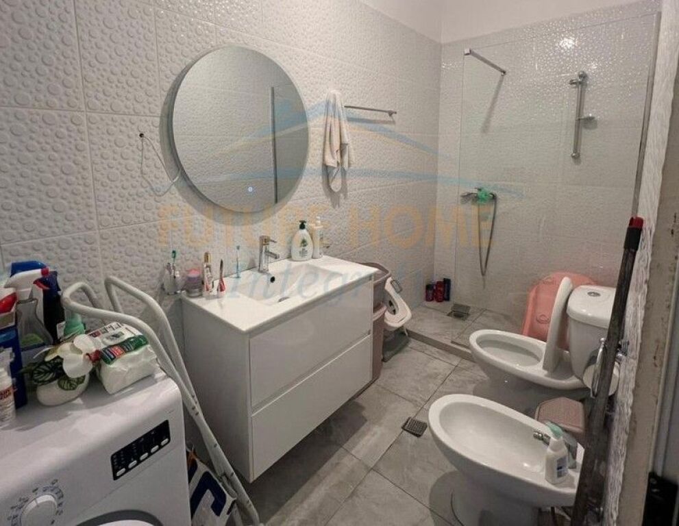 Shitet, Apartament 2+1, Fresku, Tiranë.