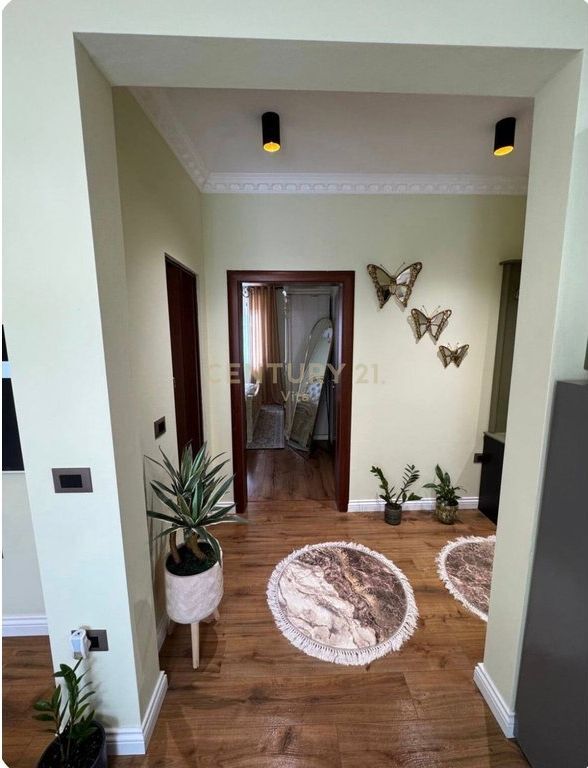 Apartament 1+1 me qera tek Muzeumi i Deshmoreve , Durres !!!