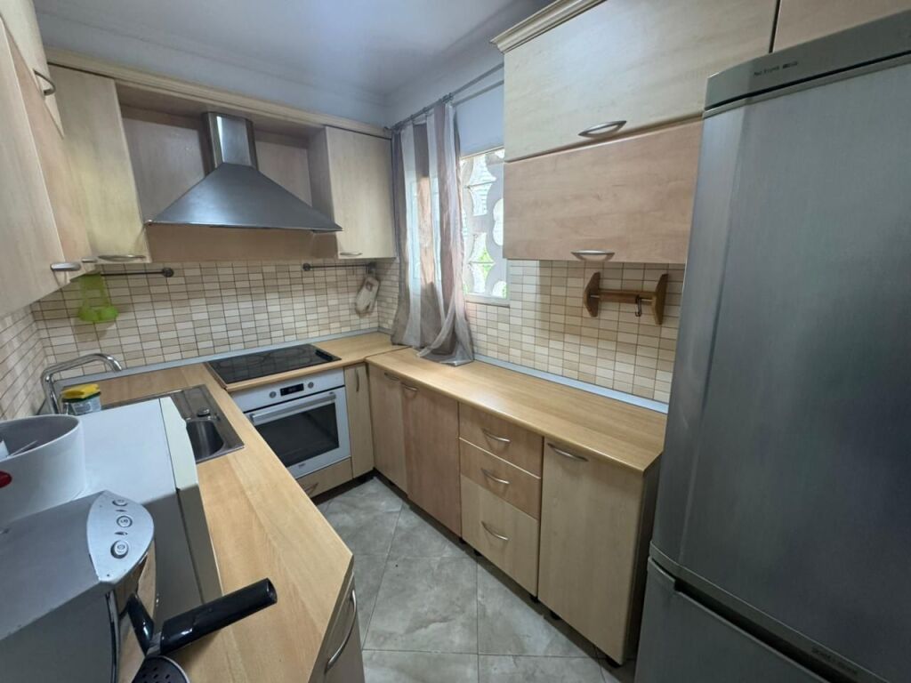 Jepet Apartament 2+1 me qira – Në Qendër të Tiranës !