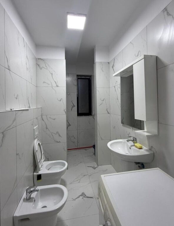 Qera | Apartament 1+1 me verandë &amp; post parkimi 📍 Urban Gate, Astir