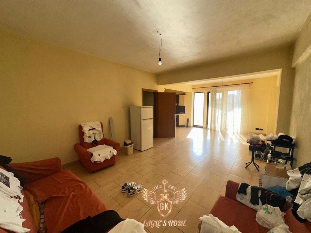 Shitet Apartament 3+1+2 Ballkone Policia Durres