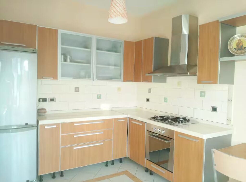 🏠Ish Tregu Elektrik prane Qendres "Elita" jepet me qera kati i II-te i nje vile,450Euro