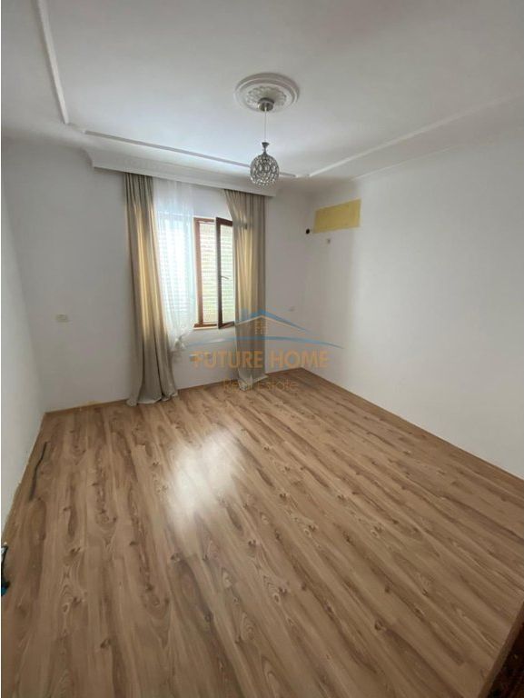 Shitet, Apartament 2+1+1, Ali Demi, Tiranë.