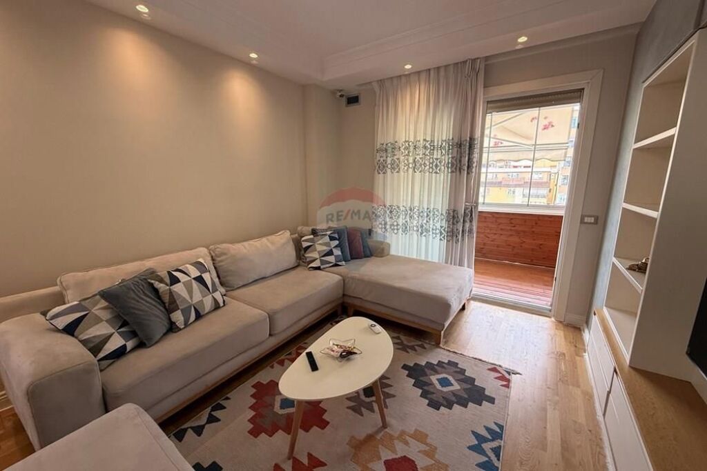 Apartament modern 3+1+2 me 2 poste parkimi.