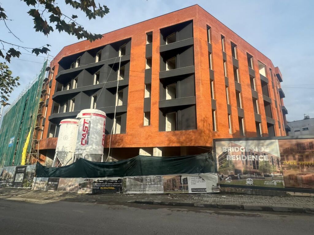 🏢 Shitet Apartament 2+1 – Bridge Side Residence, Babrru