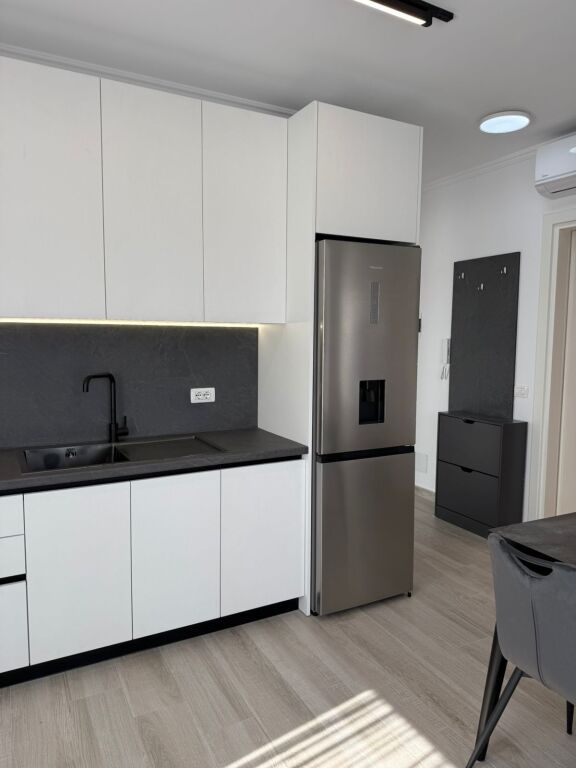 Jepet me qira apartament 2+1 me parking te Jordan Misja.  🚗 Me post parkimi💰 Cmimi: 80,000 leke / muaj  Per me shume informacion ose vizite, kontaktoni ne privat.