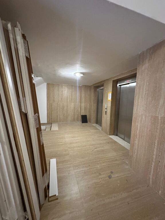 Shitet Apartament 2+1