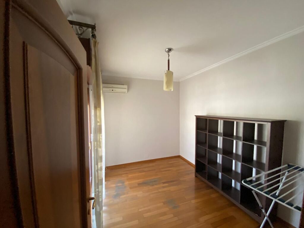 Comune di Parigi vicino al parco giochi 🚩Vendiamo super appartamento 3+1+2 bagni+ripostiglio.