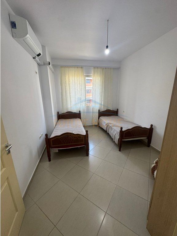 Qera , Apartament 2+1+2 ,Unaza e Re,Tirane 450 €,UNA64953