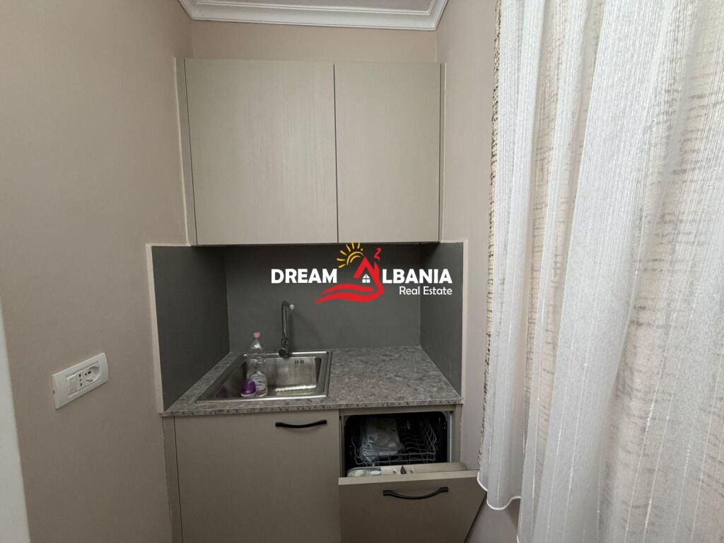 Jepet me qera apartament 2+1 ne rrugen e Durresit prane gjimnazit Qemal Stafa (ID 4229493)

