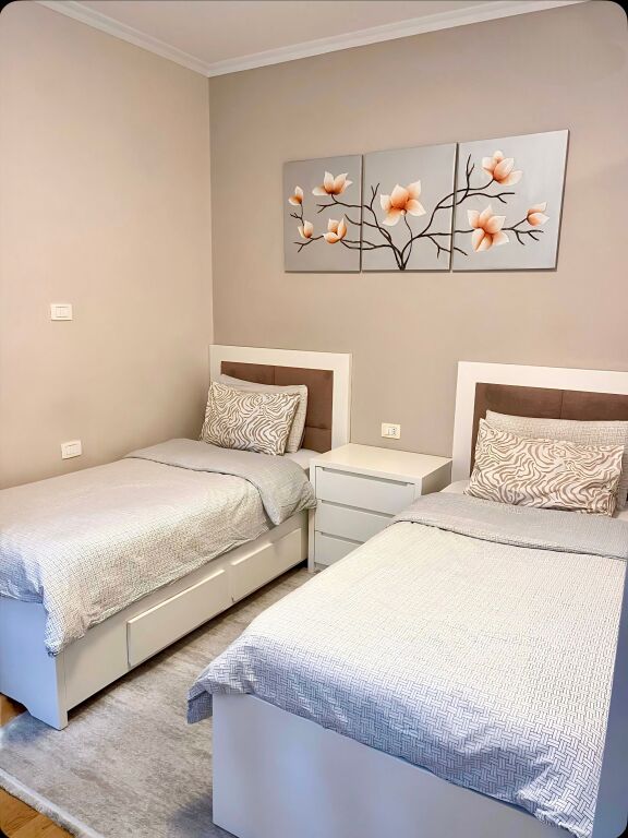 🏡 Shitet 3+1+2 dhe garazh 📍Kopshti Zoologjik