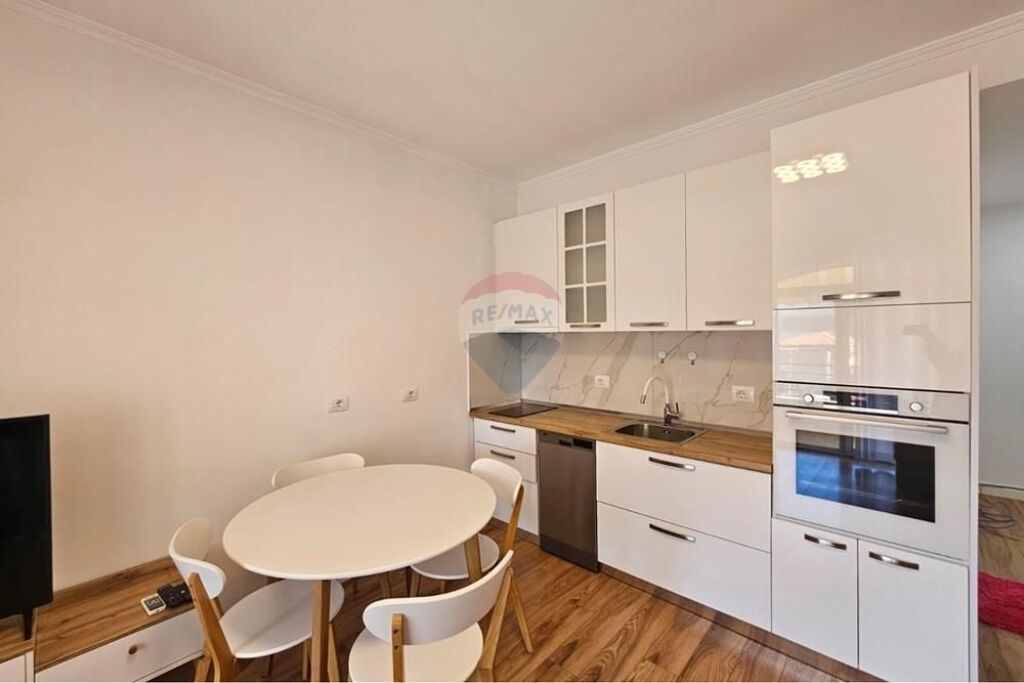Apartament 1+1 per qira tek Rruga e Barrikadave!