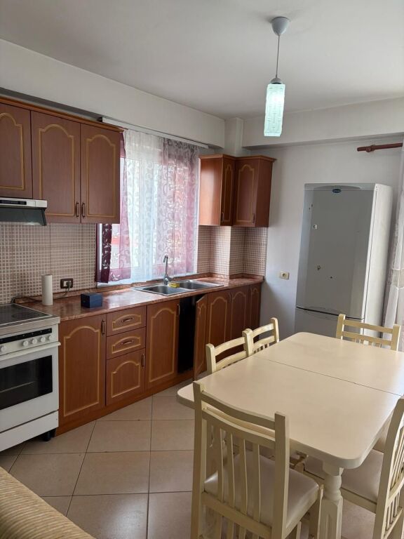 Qera | Apartament 3 + 1 | Stacioni i Trenit — Rruga Jordan Misja | 600 €/muaj
