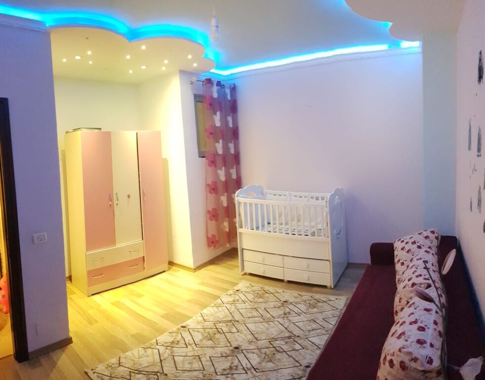 Jepet Me Qera Apartament 2+1+1 Ballkon