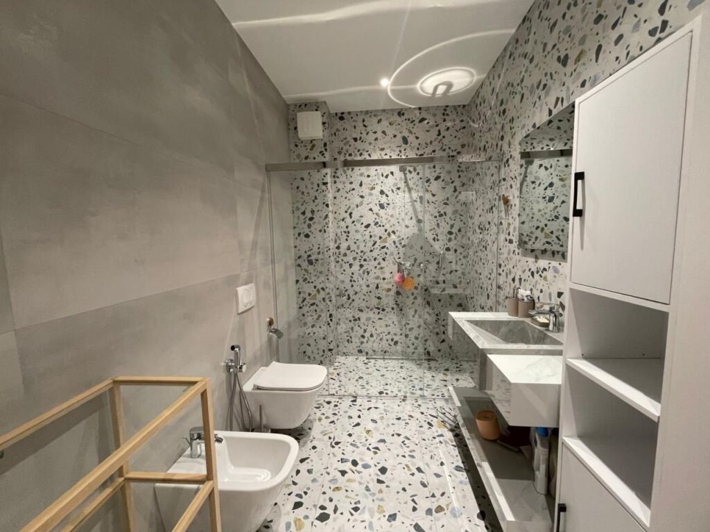 Jepet me qera apartament 1+1 pranë Radisson 🏡