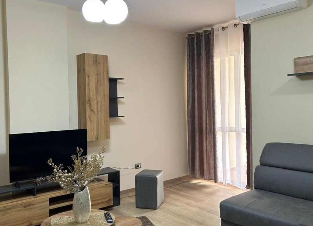 SHTËPI ME QERA – RRUGA E KAVAJËS