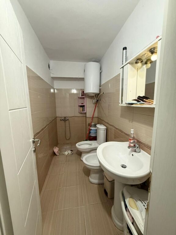 Apartment 2+1 for sale near the school Kushtimi i Liris in Ali Dem!