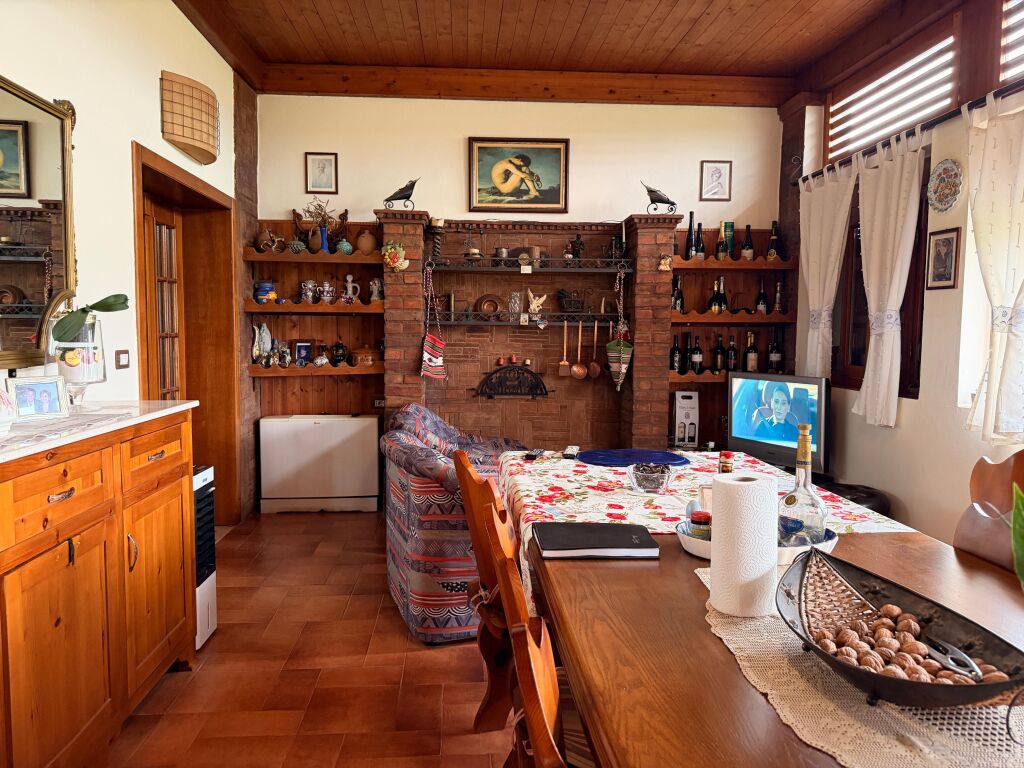 Shitet Vilë 3-Katëshe me Truall 1533m2 – Kavajë, Rruga Dytësore