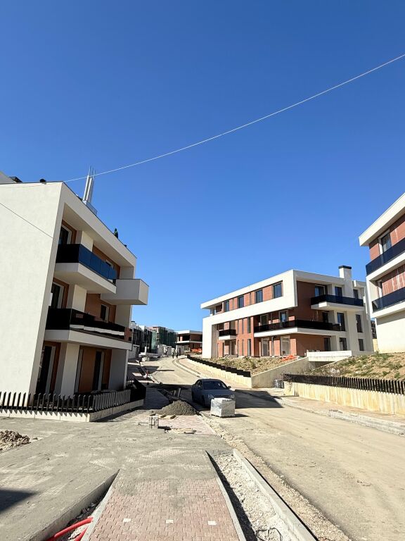 APARTAMENT 3+1 + 2 PARKIME PER SHITJE TEK TULIPAN RESIDENCE