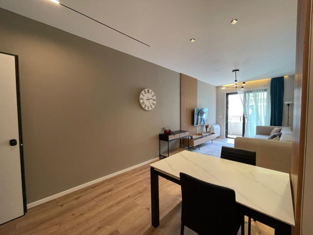 Jepet me qera apartament 1+1 pranë Radisson 🏡