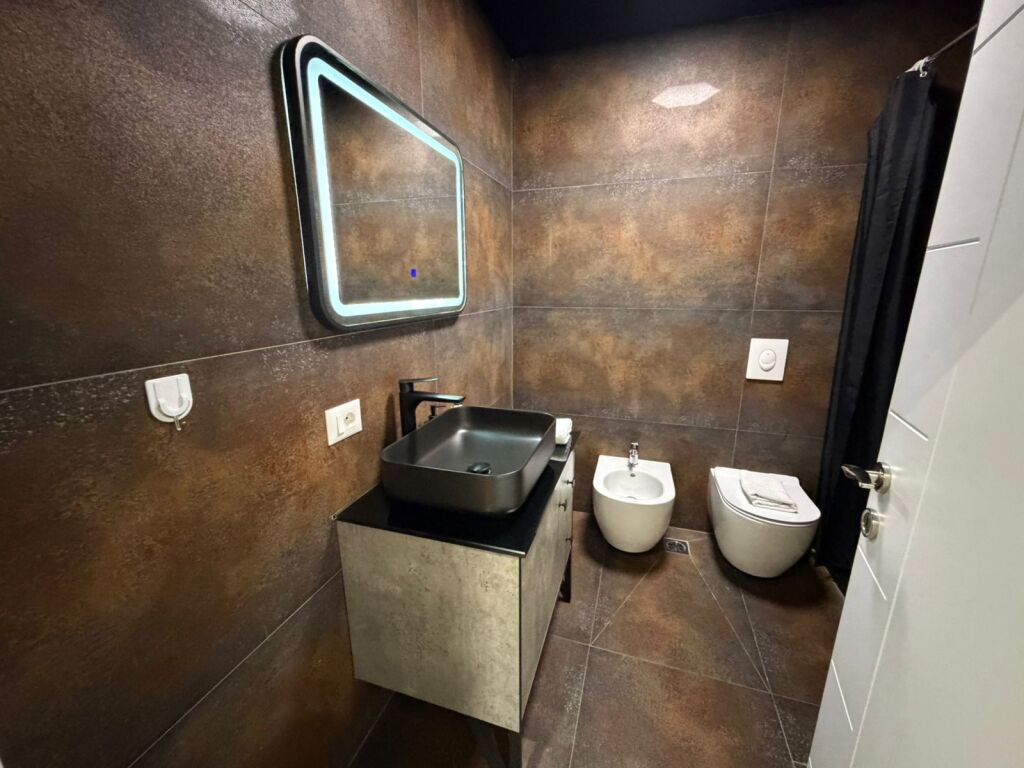 Shitet apartament pranë Ish-Ekspozitës