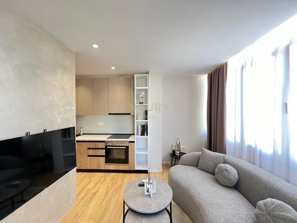 Japim me qira super apartament prane Square21 !!