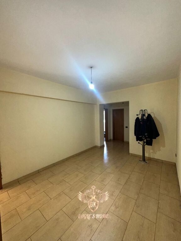 Shitet Apartament 3+1+2 Ballkone Policia Durres