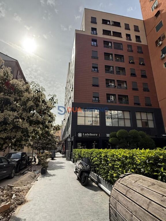 Apartament Luksoz ne Shitje Myslym Shyri 2+1+2 + Post Parkimi
