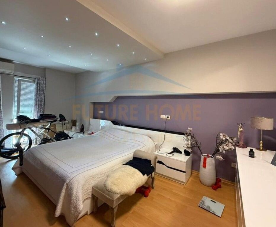 Shitet, Apartament 2+1+2+ Post Parkimi, Rruga Frosina Plaku, Tiranë