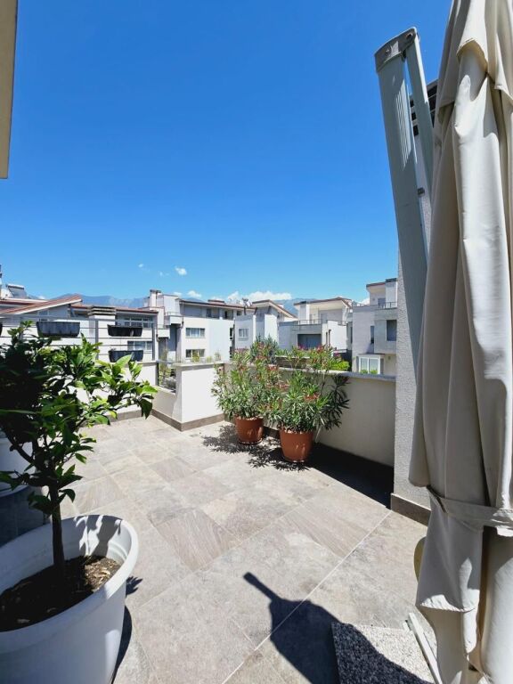 Villa di 4 piani, 2 posti auto al Sunrise TEG, 3200 euro