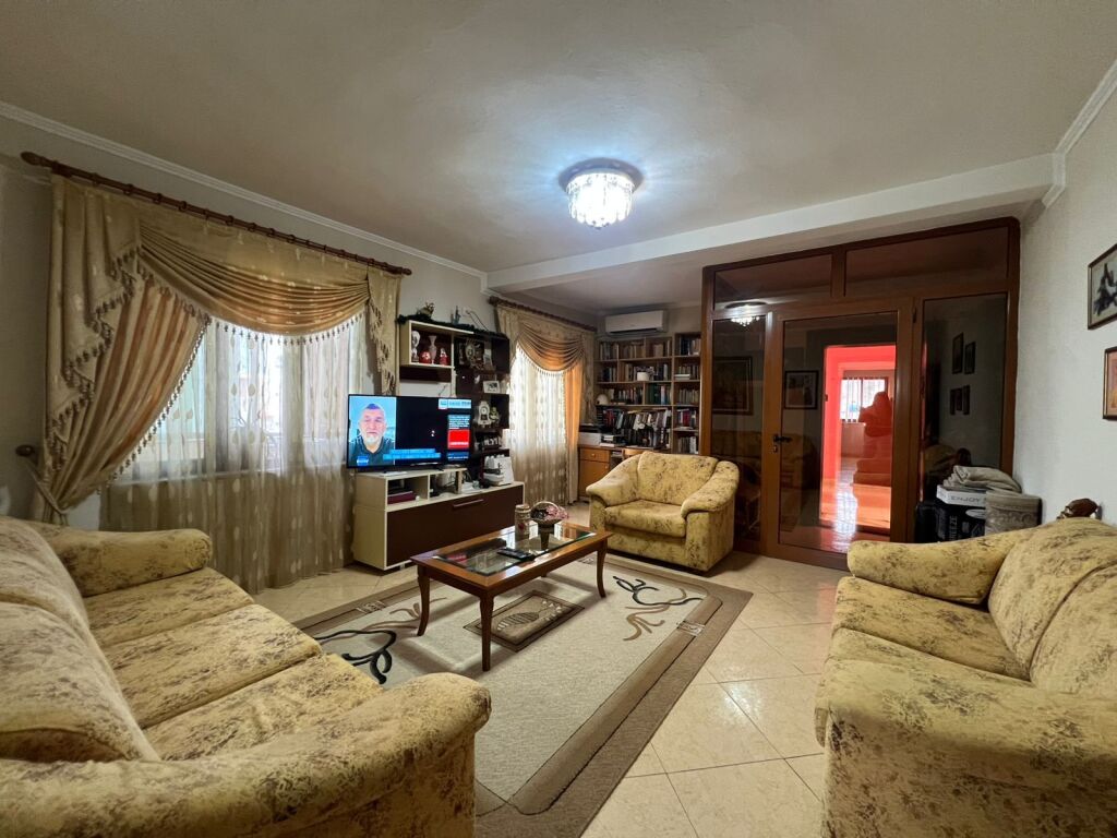 Apartament 2+1 në Elbasan me Panel Diellor, Prane Parkut