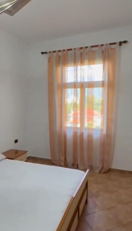 Jepet me qera Apartamenti 1+1 Bulevardi Bajram Curri ,pallatet Agimi ( kafe Roma) Bllok 600 euro