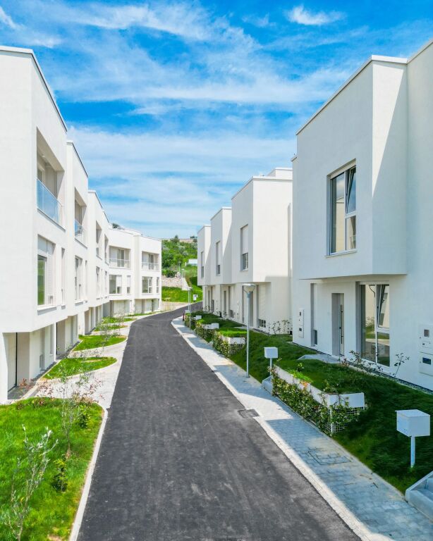 🔥 SHITET VILE ME HIPOTEKE🔥  🔑 Pranë Liqenit të Farkës dhe Sauk!