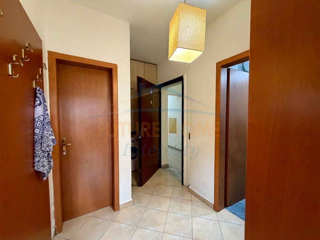 Shitet, Apartament 2+1+2, Tregu Elektrik, Tiranë.