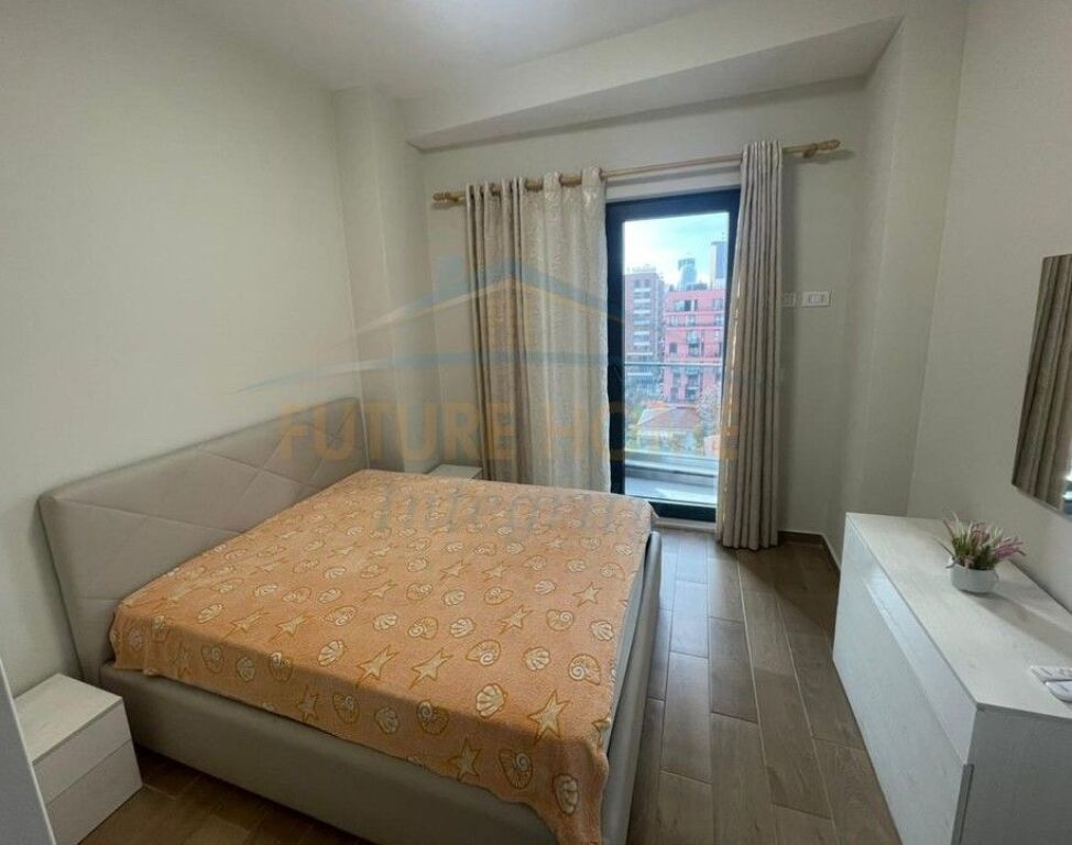 Affitto, Appartamento 1+1+Posto Auto, Scuola Rossa, Tirana.