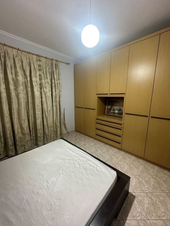 Ofrojme per qira apartament ne shtepi private 3+1+2 WC te Myslym Shyri