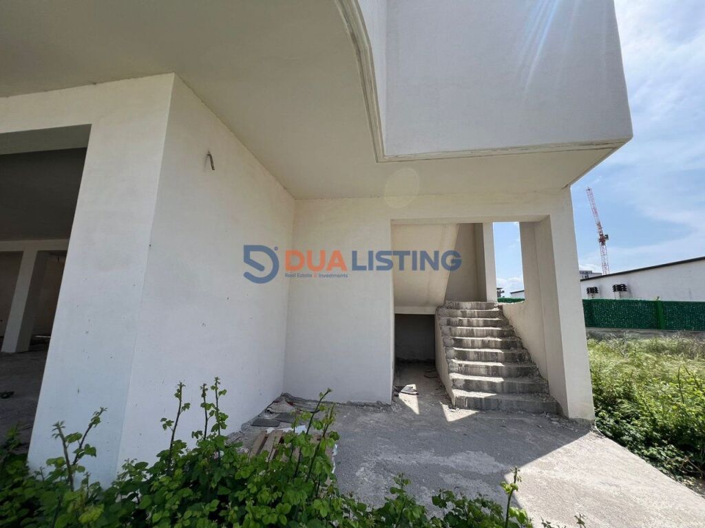 🏢 Jepet me qera godinë 2-katëshe në Kamëz.